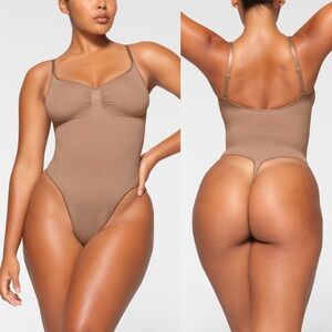 SKIMS SEAMLESS SCULPT thong BODYSUIT NWOB size‎ M Sienna